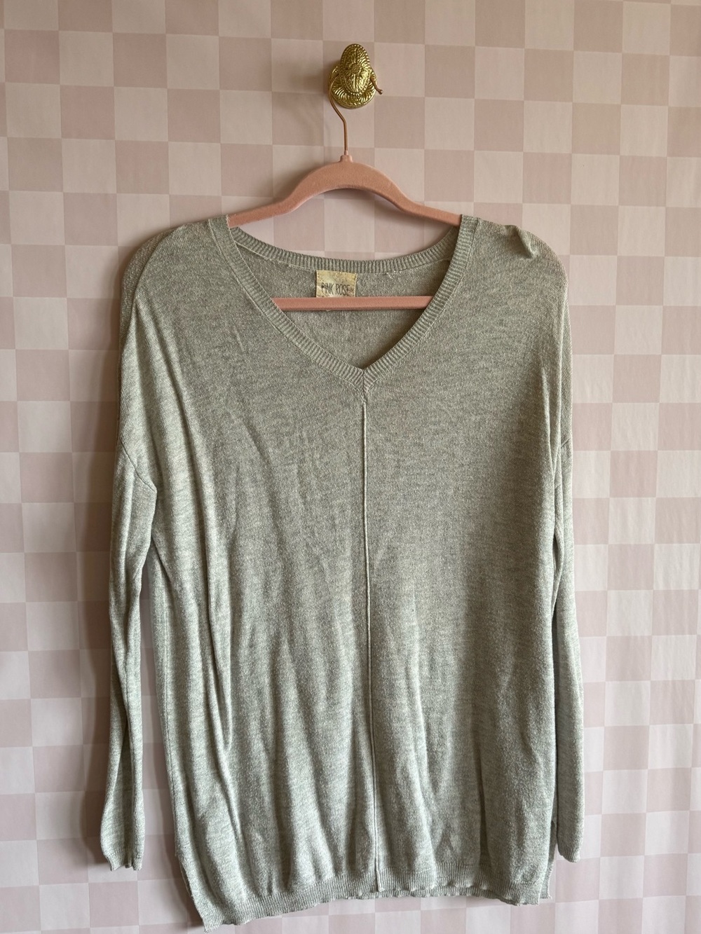 🧶🦊🍄🍁🍂🌻🌞
Pink Rose Light Sage V-Neck Sweater